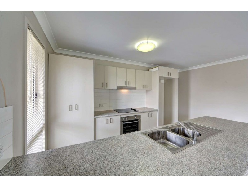 92 Neville Drive, Branyan QLD 4670