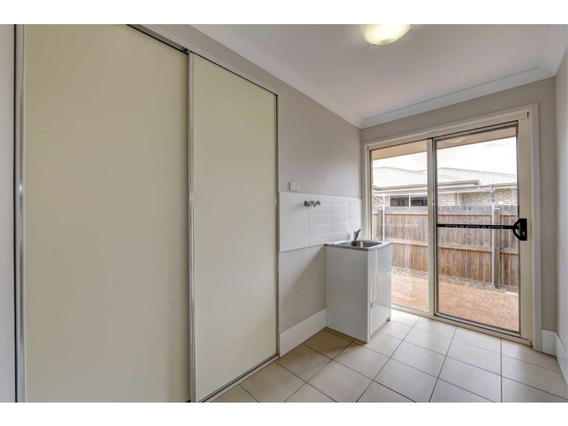 92 Neville Drive, Branyan QLD 4670