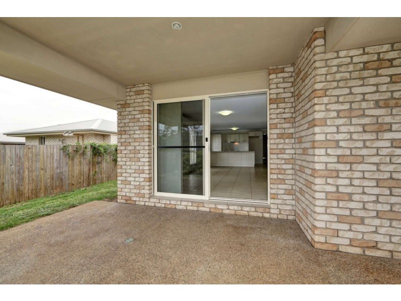 92 Neville Drive, Branyan QLD 4670