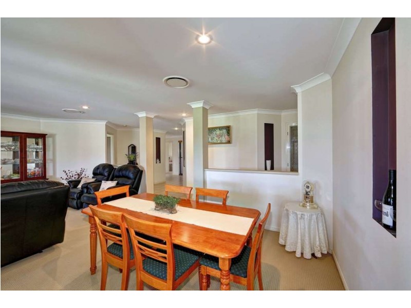 5 Belmonte Drive, Coral Cove QLD 4670