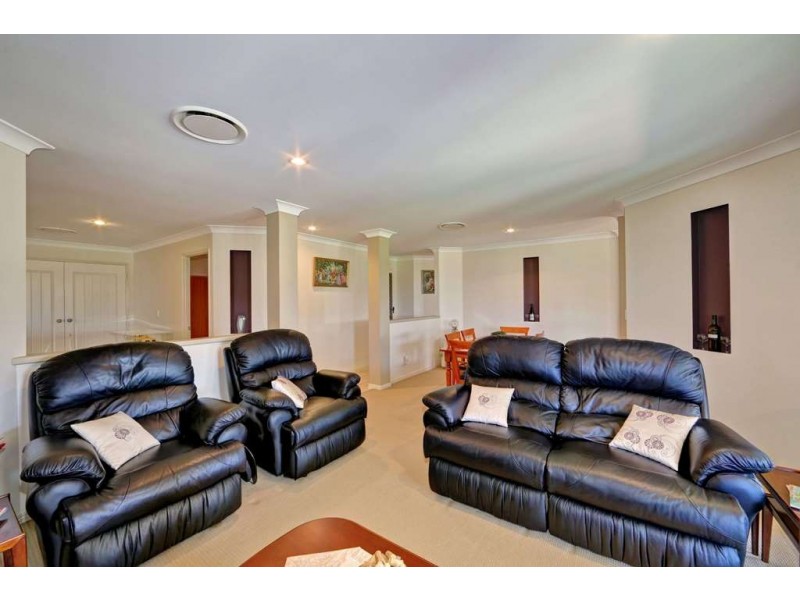 5 Belmonte Drive, Coral Cove QLD 4670