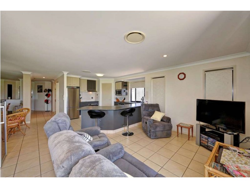 5 Belmonte Drive, Coral Cove QLD 4670