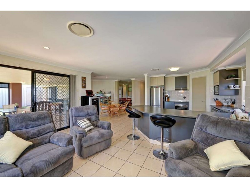 5 Belmonte Drive, Coral Cove QLD 4670