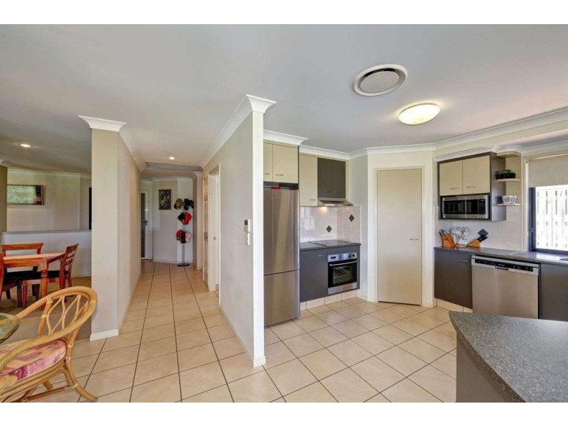 5 Belmonte Drive, Coral Cove QLD 4670