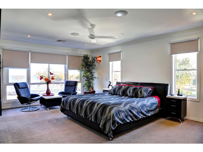 152 Barolin Esplanade, Coral Cove QLD 4670