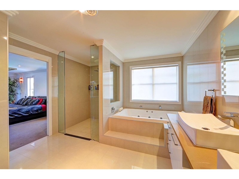 152 Barolin Esplanade, Coral Cove QLD 4670