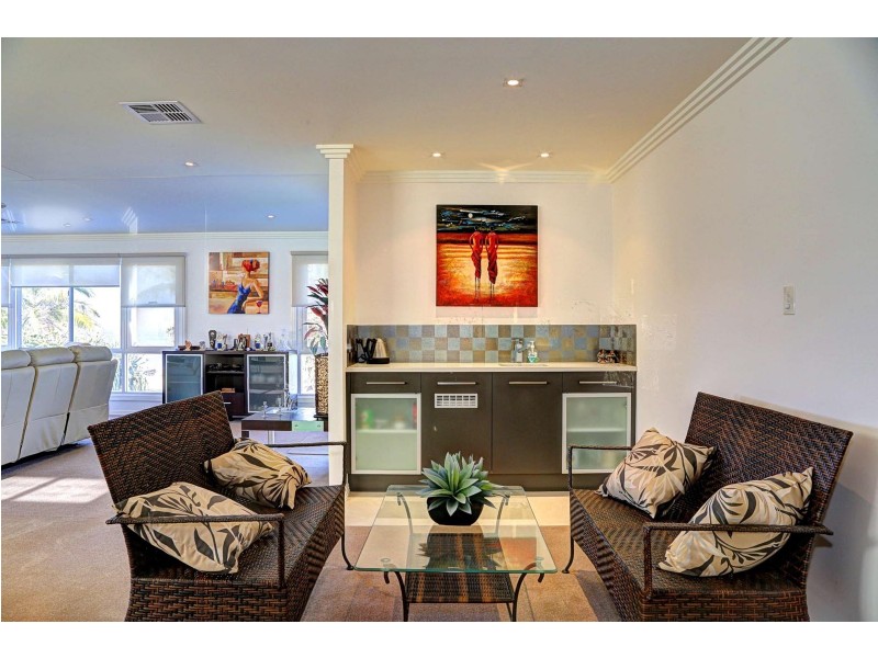 152 Barolin Esplanade, Coral Cove QLD 4670