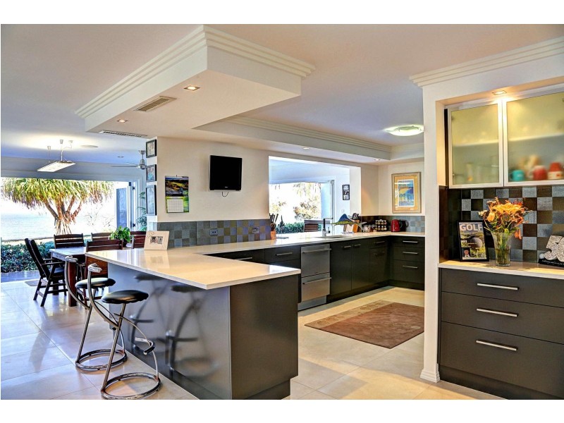 152 Barolin Esplanade, Coral Cove QLD 4670