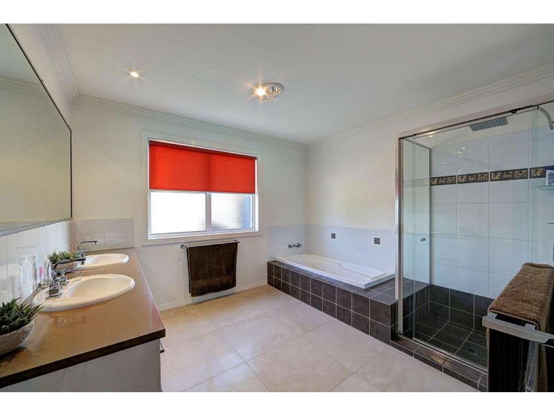 152 Barolin Esplanade, Coral Cove QLD 4670