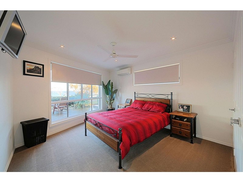 152 Barolin Esplanade, Coral Cove QLD 4670