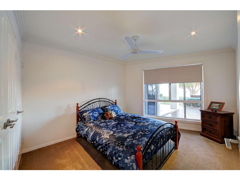 152 Barolin Esplanade, Coral Cove QLD 4670