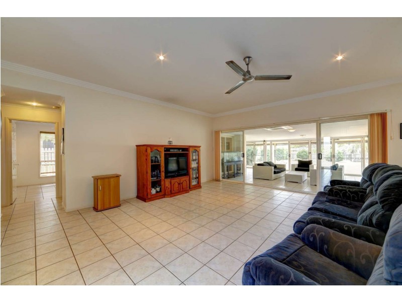 172 Barolin Esplanade, Coral Cove QLD 4670