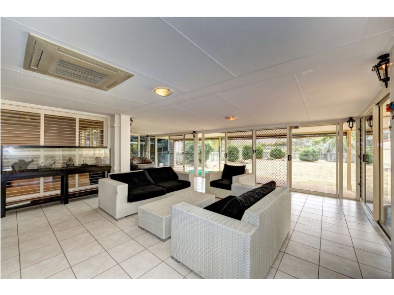 172 Barolin Esplanade, Coral Cove QLD 4670