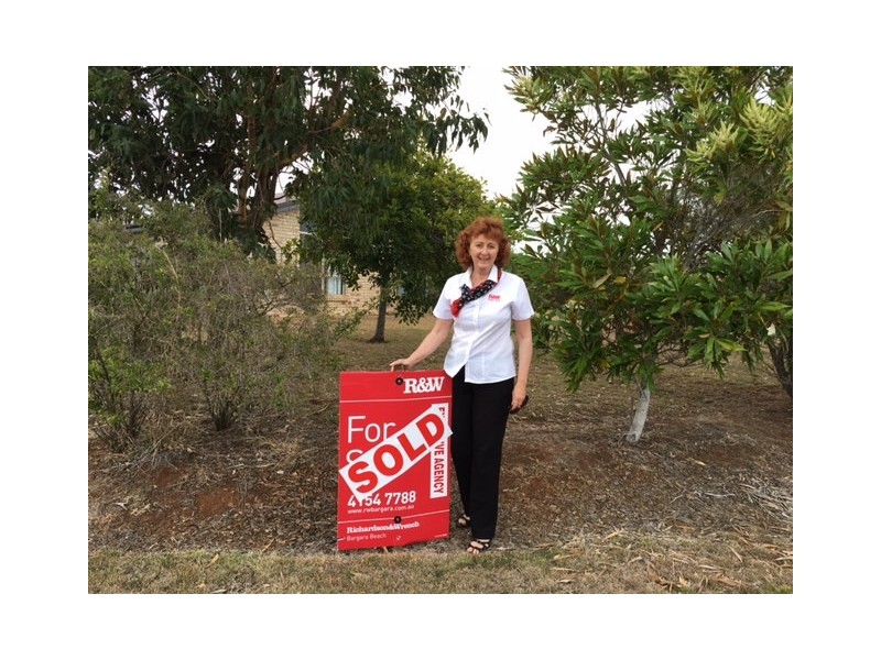 1 Blake Close, Coral Cove QLD 4670