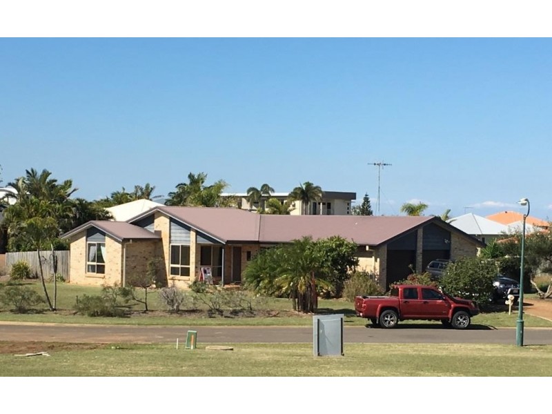 1 Blake Close, Coral Cove QLD 4670