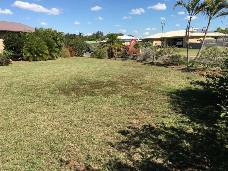 1 Blake Close, Coral Cove QLD 4670