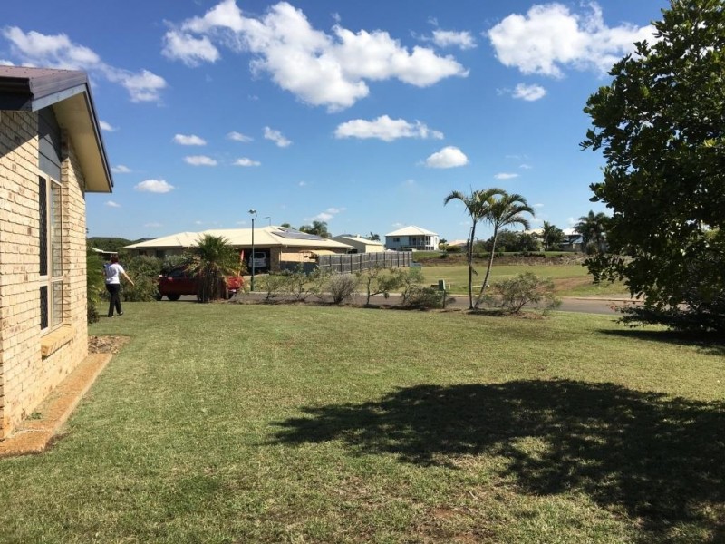 1 Blake Close, Coral Cove QLD 4670