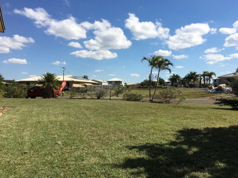 1 Blake Close, Coral Cove QLD 4670