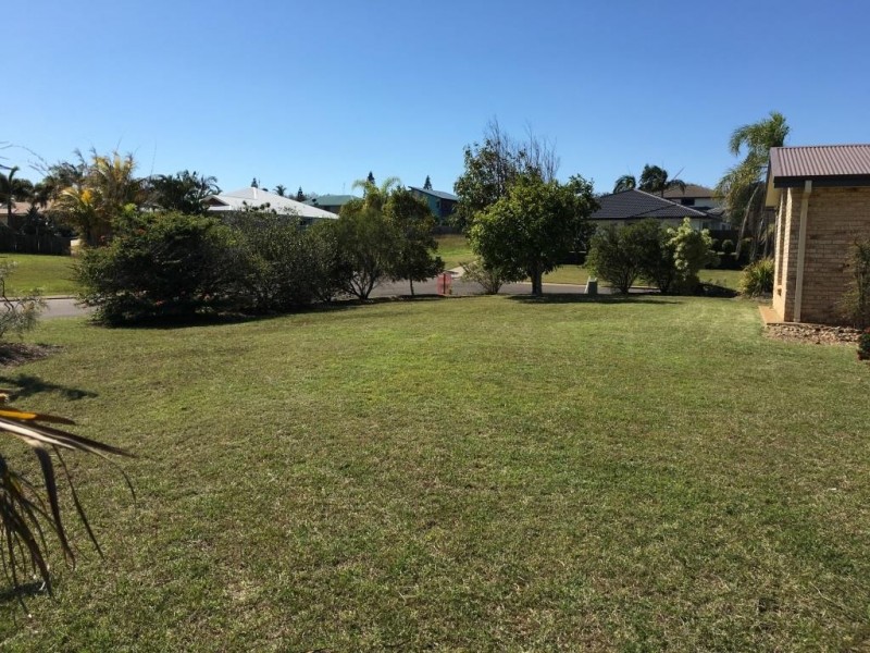 1 Blake Close, Coral Cove QLD 4670