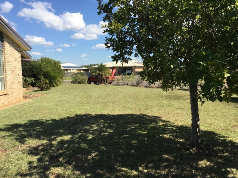 1 Blake Close, Coral Cove QLD 4670