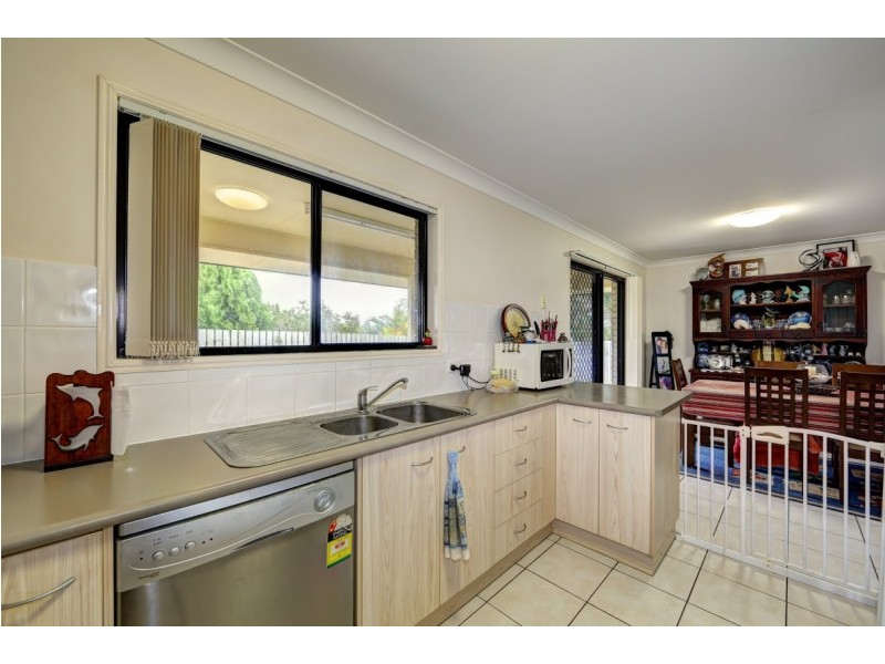 18 Toppers Drive, Coral Cove QLD 4670