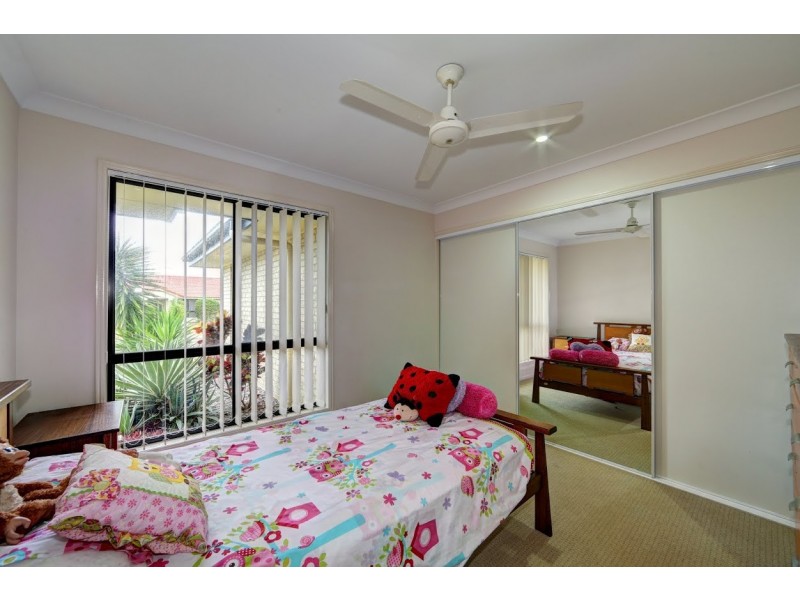 18 Toppers Drive, Coral Cove QLD 4670