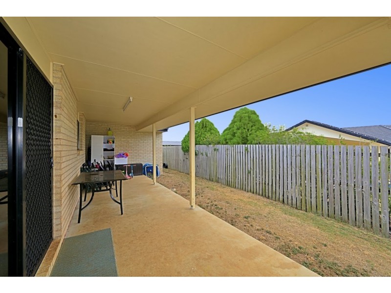 18 Toppers Drive, Coral Cove QLD 4670