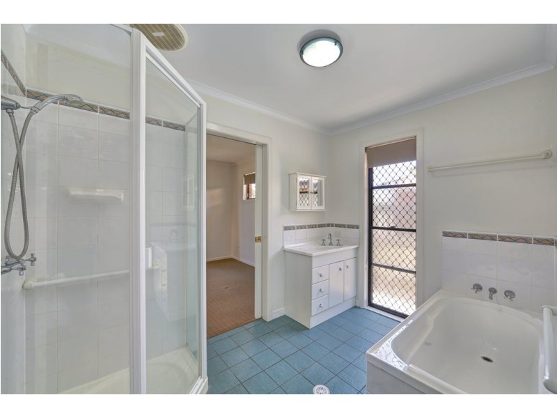 40 Davidson Street, Bargara QLD 4670