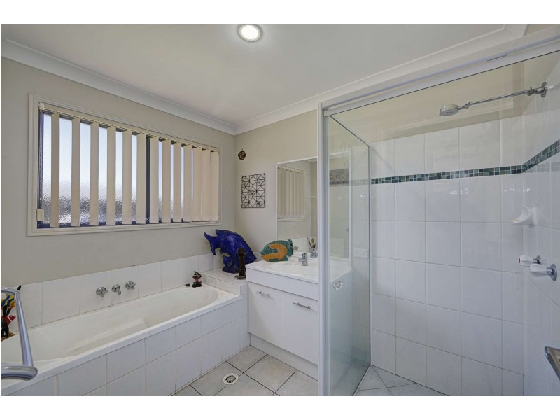 41 Bisdee Street, Coral Cove QLD 4670