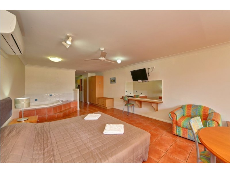 Villa 18 Pebble Beach Drive, Coral Cove QLD 4670