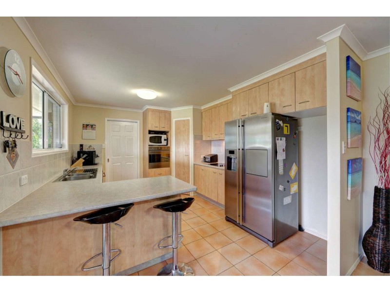 10 Majestic Place, Coral Cove QLD 4670