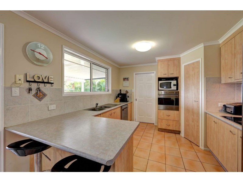 10 Majestic Place, Coral Cove QLD 4670