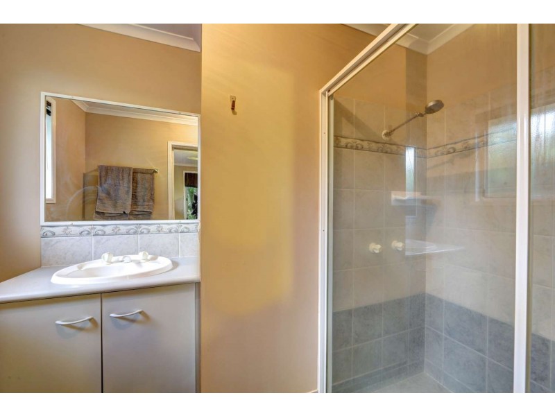 10 Majestic Place, Coral Cove QLD 4670