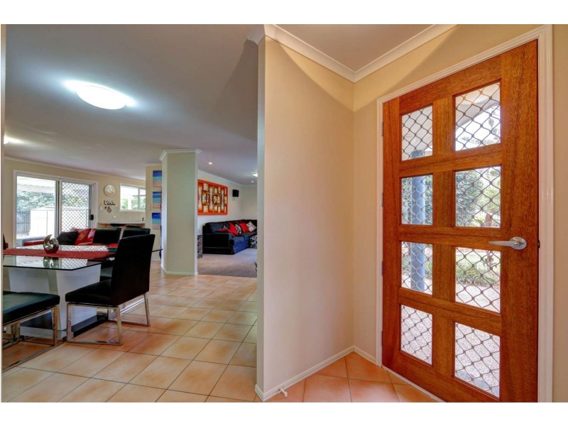 10 Majestic Place, Coral Cove QLD 4670