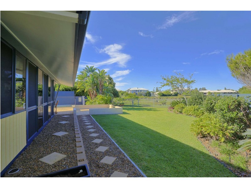 10 Lakeside Close, Bargara QLD 4670