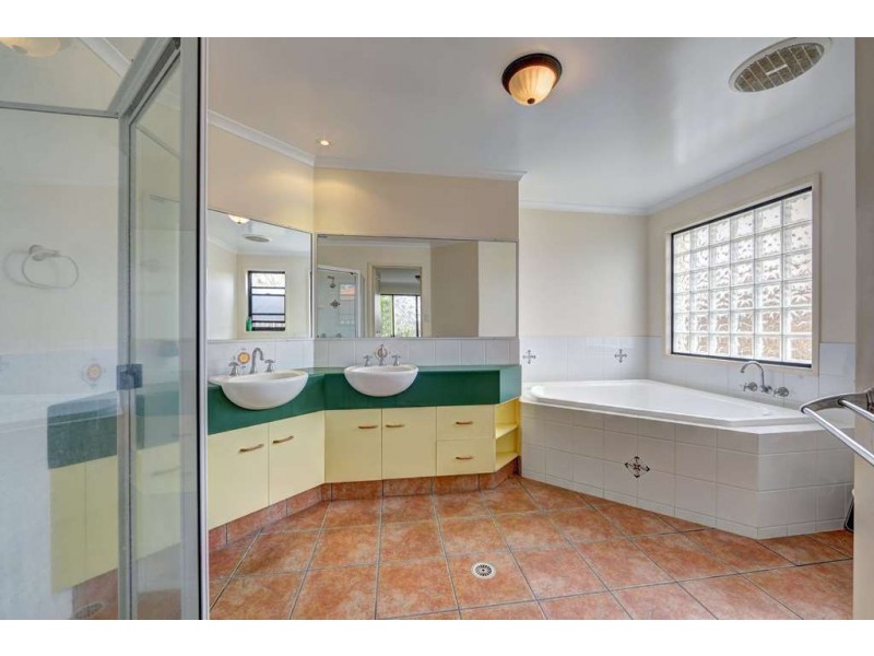 Villa 14, Chantelle Circuit, Coral Cove QLD 4670