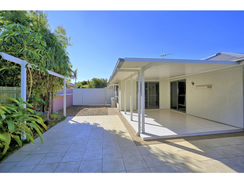 8 Bay Court, Bargara QLD 4670