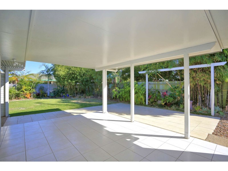 8 Bay Court, Bargara QLD 4670
