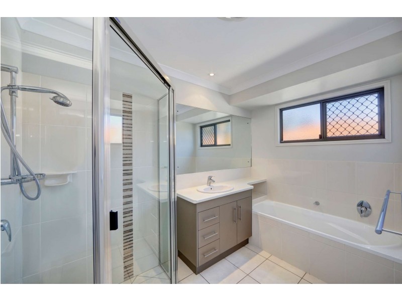 8 Bay Court, Bargara QLD 4670
