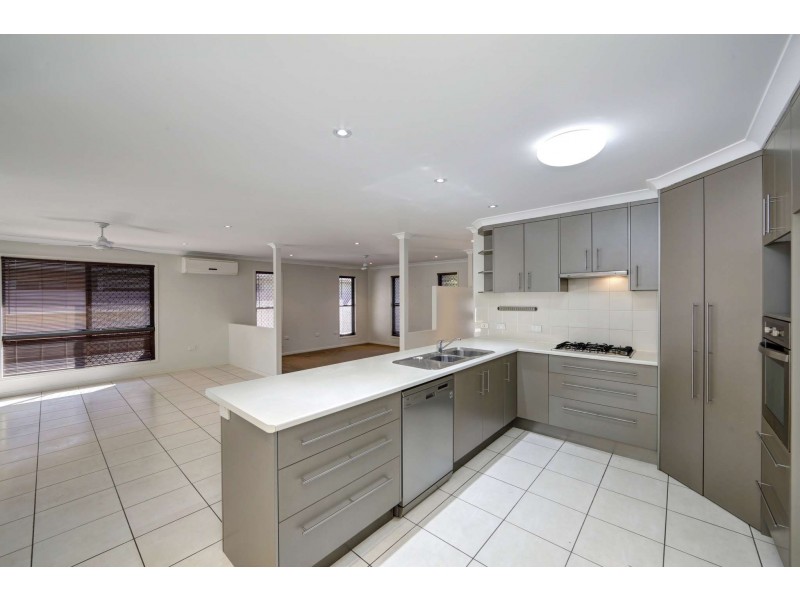 8 Bay Court, Bargara QLD 4670