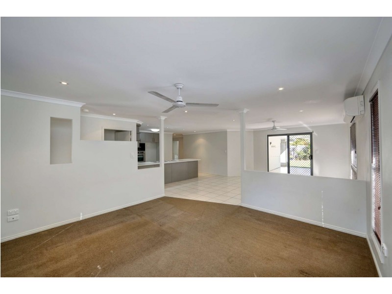 8 Bay Court, Bargara QLD 4670