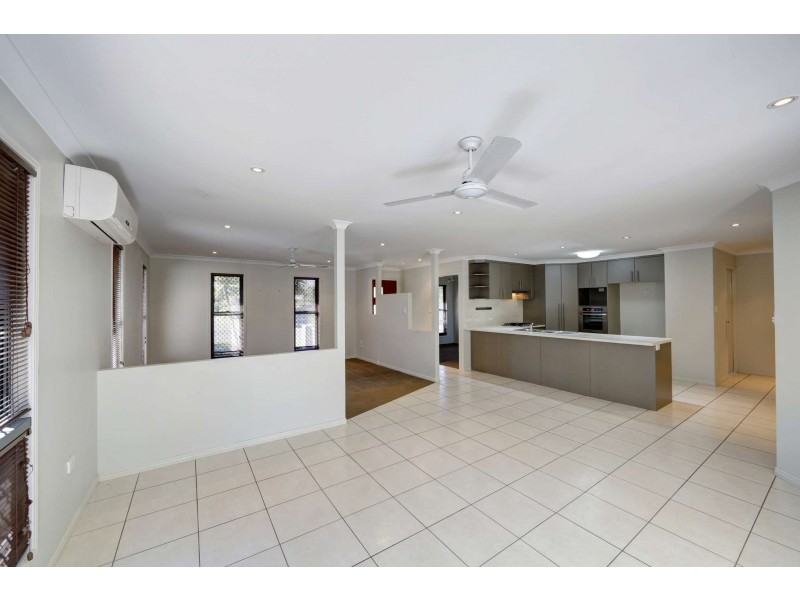8 Bay Court, Bargara QLD 4670