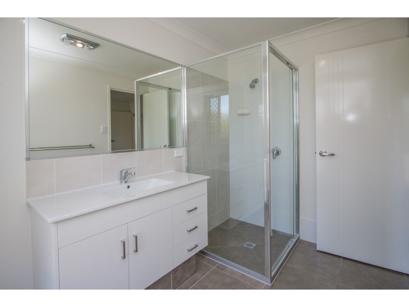 24 Banner Court, Branyan QLD 4670
