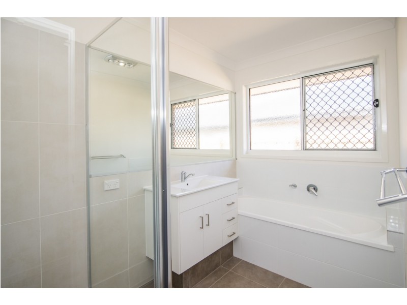 24 Banner Court, Branyan QLD 4670