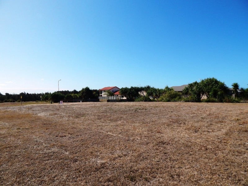 19 Bisdee Street, Coral Cove QLD 4670