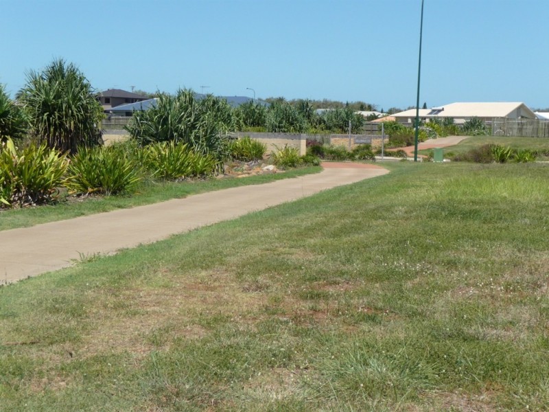 19 Bisdee Street, Coral Cove QLD 4670