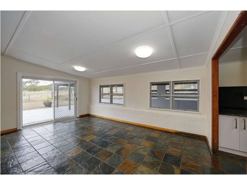 25 Atkinsons Road, Elliott Heads QLD 4670