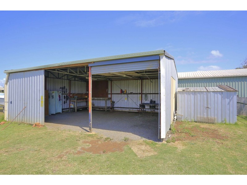 32 Nielson Avenue, Burnett Heads QLD 4670