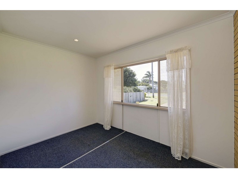 32 Nielson Avenue, Burnett Heads QLD 4670