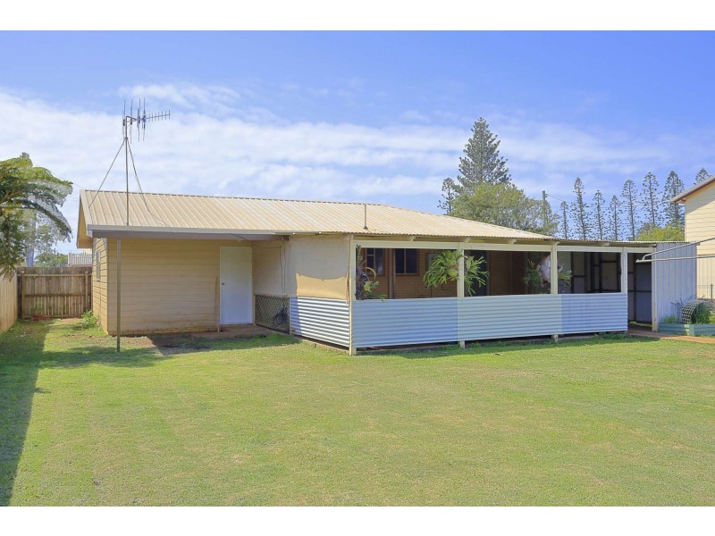 32 Nielson Avenue, Burnett Heads QLD 4670